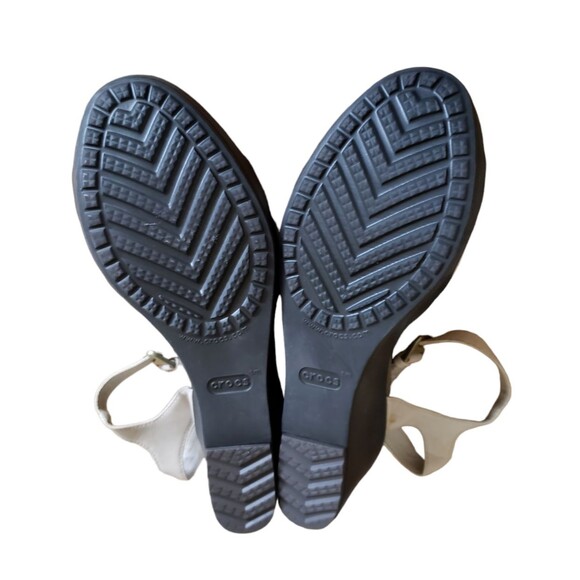 Crocs Women's Leigh II Sandals Size 10 Beige Canvas Wedge Heel Ankle Strap Beach - Picture 10 of 11